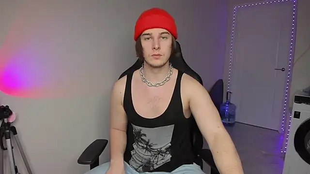 Snapshot of Vincent_Strong chatting on 12.03.24 Vincent Strong online show from 12.03.24