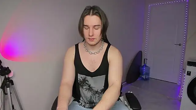 Snapshot of Vincent_Strong chatting on 12.06.24 Vincent Strong online show from 12.06.24