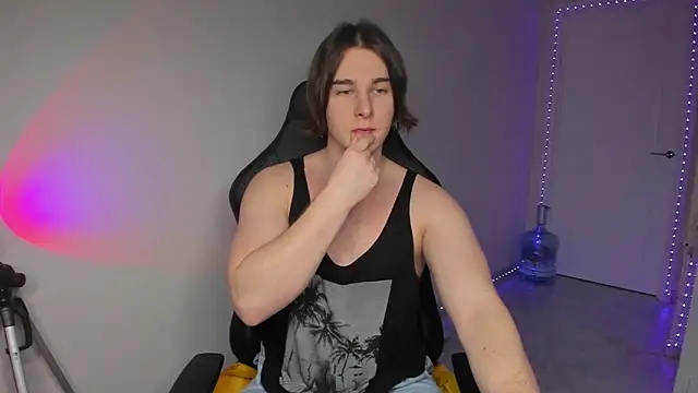 Snapshot of Vincent_Strong chatting on 12.27.24 Vincent Strong online show from 12.27.24