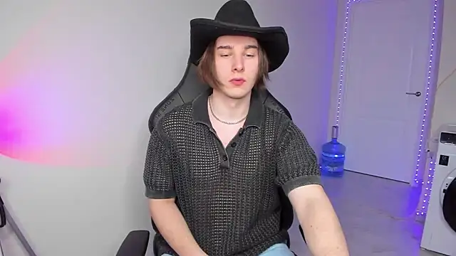 Snapshot of Vincent_Strong chatting on 01.06.25 Vincent Strong online show from 01.06.25