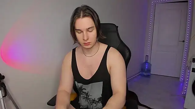 Snapshot of Vincent_Strong chatting on 01.10.25 Vincent Strong online show from 01.10.25