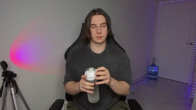 Snapshot of Vincent_Strong chatting on 01.15.25 Vincent Strong online show from 01.15.25