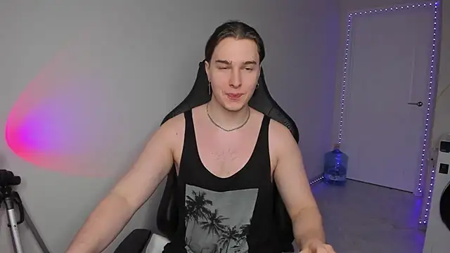 Snapshot of Vincent_Strong chatting on 01.22.25 Vincent Strong online show from 01.22.25