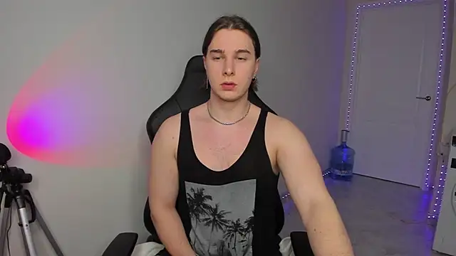 Snapshot of Vincent_Strong chatting on 01.25.25 Vincent Strong online show from 01.25.25