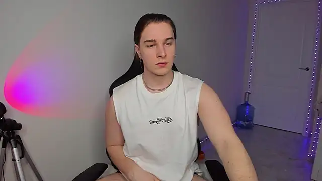 Snapshot of Vincent_Strong chatting on 01.26.25 Vincent Strong online show from 01.26.25