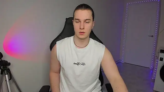 Snapshot of Vincent_Strong chatting on 02.02.25 Vincent Strong online show from 02.02.25