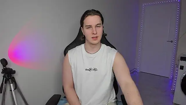 Snapshot of Vincent_Strong chatting on 02.03.25 Vincent Strong online show from 02.03.25