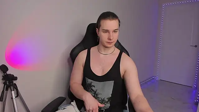 Snapshot of Vincent_Strong chatting on 02.10.25 Vincent Strong online show from 02.10.25