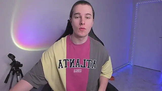 Snapshot of Vincent_Strong chatting on 02.13.25 Vincent Strong online show from 02.13.25