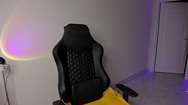 Snapshot of Vincent_Strong chatting on 03.02.25 Vincent Strong online show from 03.02.25