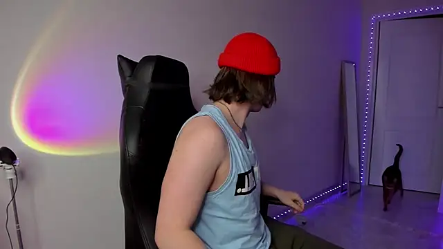 Snapshot of Vincent_Strong chatting on 03.08.25 Vincent Strong online show from 03.08.25