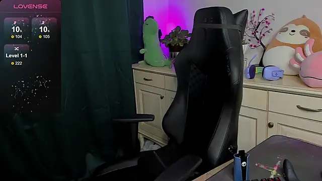 Snapshot of Vincent_Strong chatting on 09.10.25 Vincent Strong online show from 09.10.25