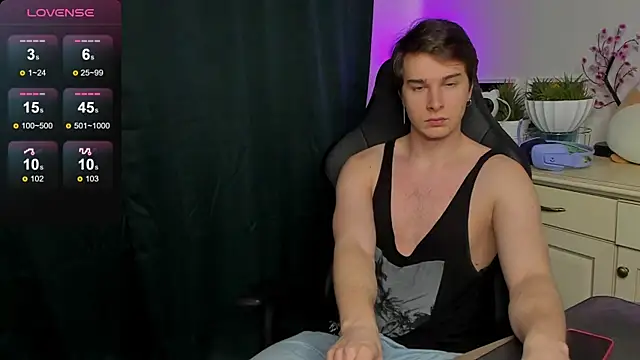 Snapshot of Vincent_Strong chatting on 09.26.25 Vincent Strong online show from 09.26.25