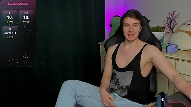 Snapshot of Vincent_Strong chatting on 10.05.25 Vincent Strong online show from 10.05.25