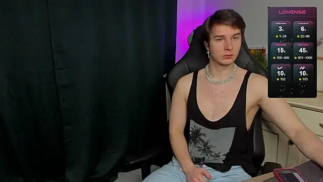 Snapshot of Vincent_Strong chatting on 10.18.25 Vincent Strong online show from 10.18.25