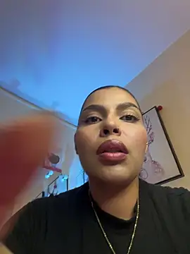 Snapshot of GigiiStone chatting on 02.19.26 GigiiStone online show from 02.19.26