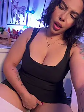 Snapshot of GigiiStone chatting on 03.01.26 GigiiStone online show from 03.01.26