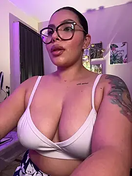 Snapshot of GigiiStone chatting on 03.30.26 GigiiStone online show from 03.30.26