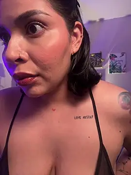 Snapshot of GigiiStone chatting on 04.02.26 GigiiStone online show from 04.02.26