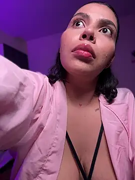 Snapshot of GigiiStone chatting on 04.08.26 GigiiStone online show from 04.08.26