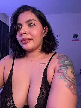 Snapshot of GigiiStone chatting on 04.15.26 GigiiStone online show from 04.15.26