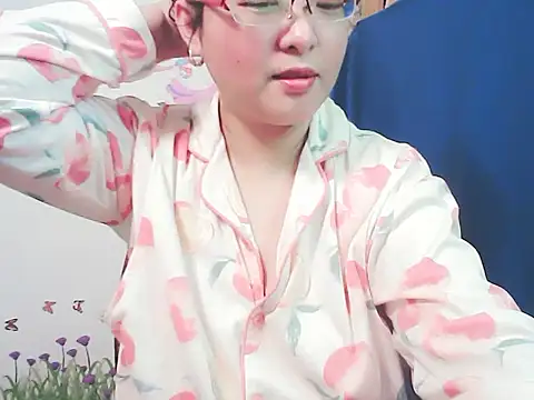 Snapshot of xiaorou-z chatting on 12.01.25 xiaorou-z online show from 12.01.25