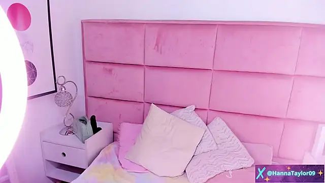 Snapshot of HannaTaylor chatting on 12.10.24 HannaTaylor online show from 12.10.24