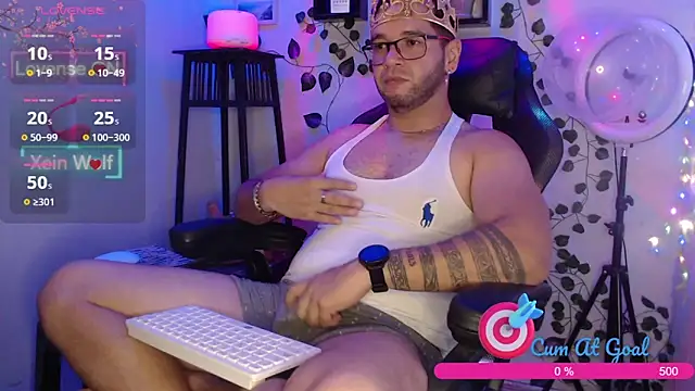 Snapshot of Xein_WoIf chatting on 10.31.25 Xein WoIf online show from 10.31.25