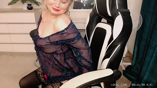 Snapshot of Lola_Richie chatting on 12.13.24 Lola Richie online show from 12.13.24