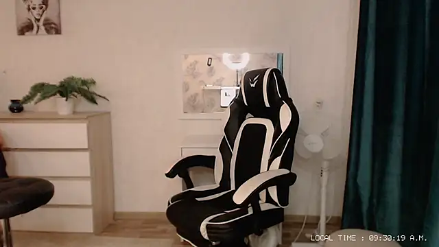 Snapshot of Lola_Richie chatting on 02.17.25 Lola Richie online show from 02.17.25