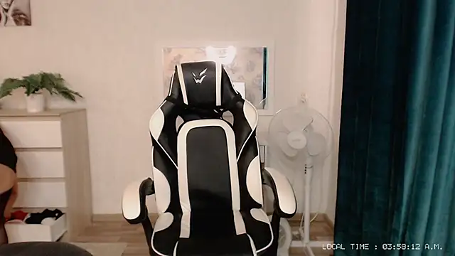 Snapshot of Lola_Richie chatting on 03.10.25 Lola Richie online show from 03.10.25