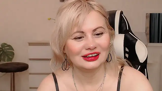 Snapshot of Lola_Richie chatting on 10.12.25 Lola Richie online show from 10.12.25