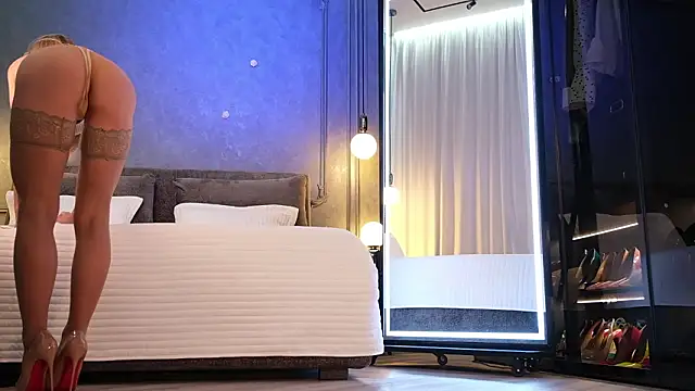 Rikka Moore online show from 02.12.26