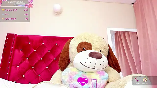 Snapshot of Tyra_Privacy chatting on 12.06.24 Tyra Privacy online show from 12.06.24