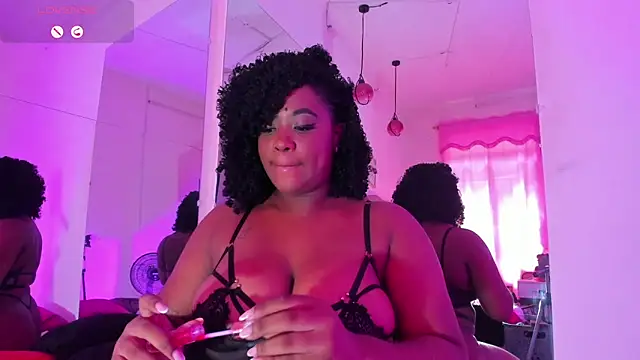 Snapshot of Tyra_Privacy chatting on 02.15.25 Tyra Privacy online show from 02.15.25