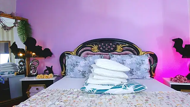 Snapshot of MyaJenson chatting on 10.29.25 MyaJenson online show from 10.29.25