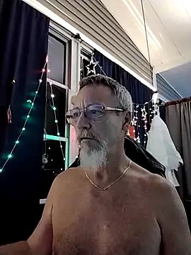 Snapshot of Daddysthick chatting on 10.04.25 Daddysthick online show from 10.04.25