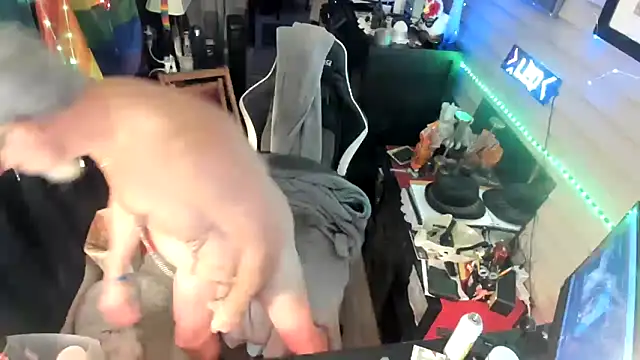 Snapshot of Daddysthick chatting on 11.01.25 Daddysthick online show from 11.01.25