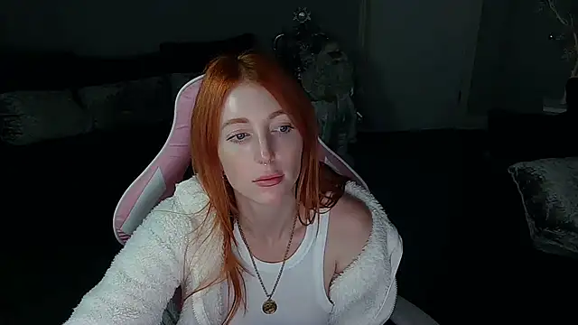 Snapshot of Red_firesquirt chatting on 12.12.24 Red firesquirt online show from 12.12.24