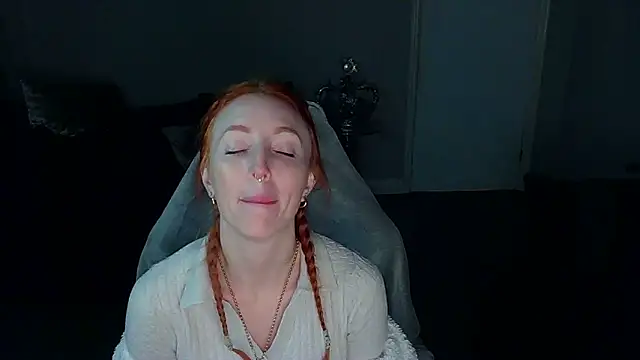 Snapshot of Red_firesquirt chatting on 02.04.25 Red firesquirt online show from 02.04.25