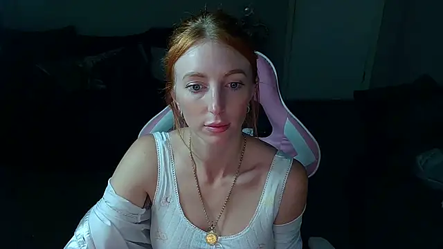 Snapshot of Red_firesquirt chatting on 10.16.25 Red firesquirt online show from 10.16.25