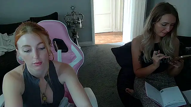 Snapshot of Red_firesquirt chatting on 10.22.25 Red firesquirt online show from 10.22.25