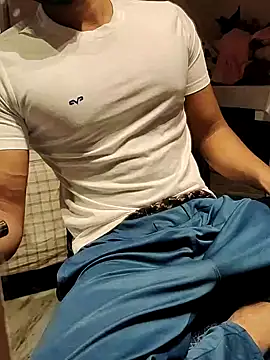 Snapshot of xxxhugedick0001 chatting on 03.08.25 xxxhugedick0001 online show from 03.08.25