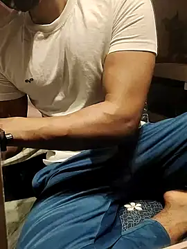 Snapshot of xxxhugedick0001 chatting on 03.08.25 xxxhugedick0001 online show from 03.08.25