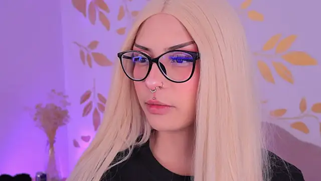 Misselektra   online show from 10.15.25