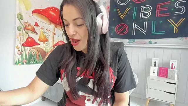 LovelyAzucena online show from 10.25.25