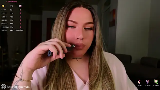 Snapshot of IsabellaFigueredo__ chatting on 04.11.26 IsabellaFigueredo online show from 04.11.26