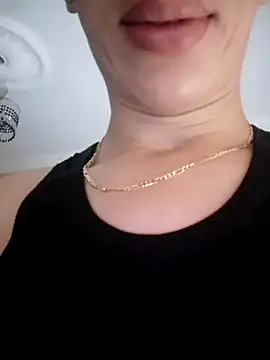 Snapshot of MiroKari2 chatting on 10.08.25 MiroKari2 online show from 10.08.25