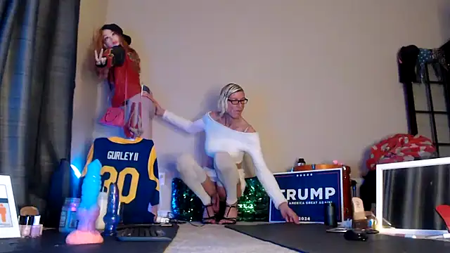 Snapshot of Taylorsexbot chatting on 12.23.24 Taylorsexbot online show from 12.23.24