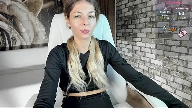 Snapshot of Eva_Melow chatting on 11.01.25 Eva Melow online show from 11.01.25